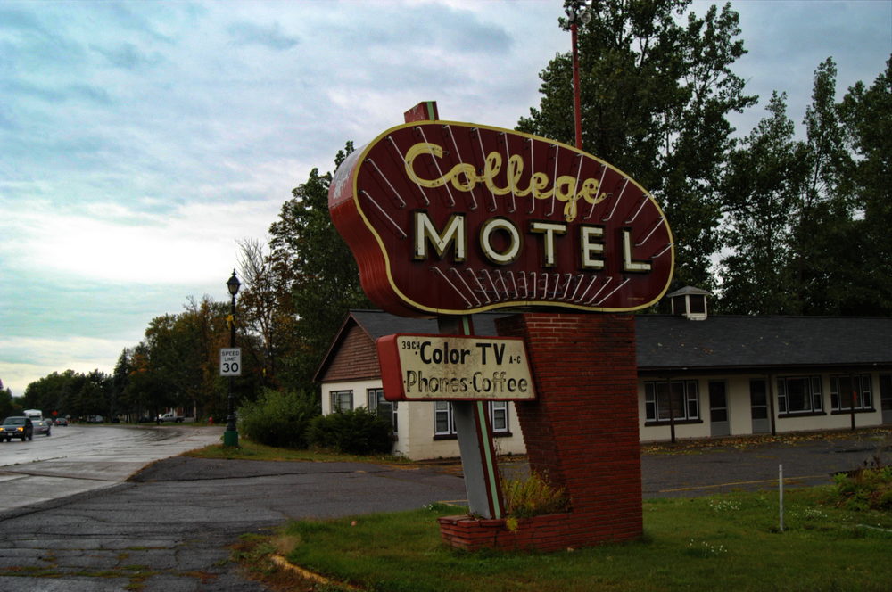 College Motel - Sept 2003 Photo (newer photo)